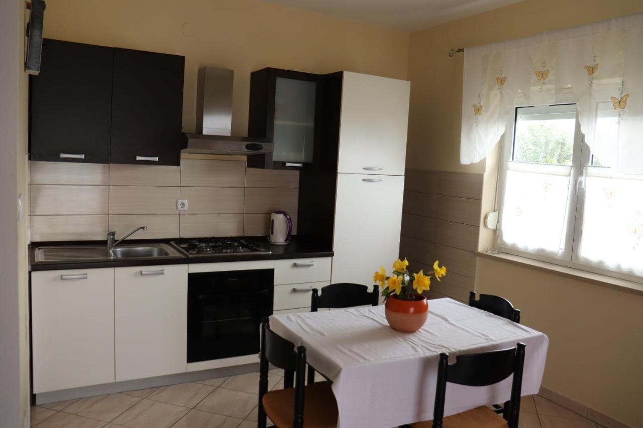 Apartments Vesna Banjol Extérieur photo